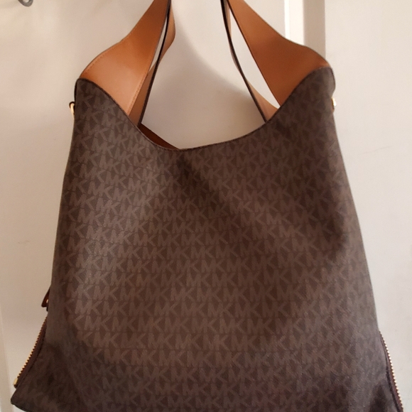 Michael Kors Devon MKMonogram Leather Handbag - Picture 3 of 9